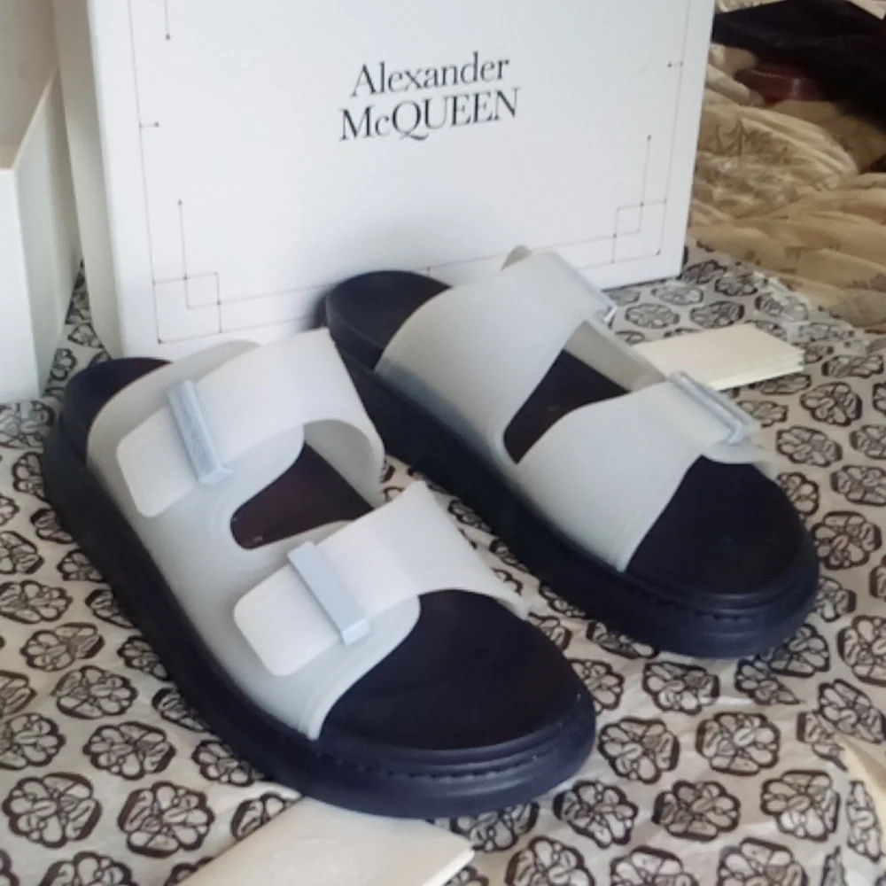 McQueen white pool slides like new EU 42 USA 10 - exactly 11.5" long - Picture 9 of 9
